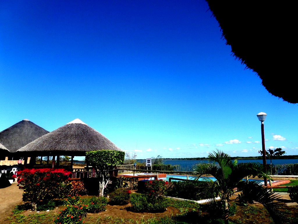 Macaneta Holiday Resort, Marracuene, Maputo  100Makas 